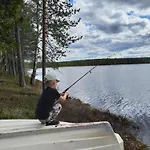 Kutulammen Eraemoekki Saunalla Chalet