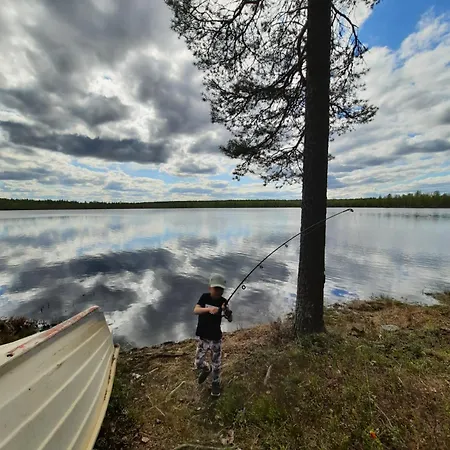 Kutulammen Eraemoekki Saunalla Chalet *